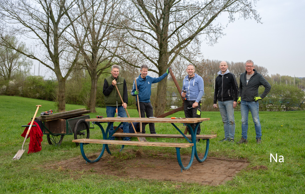 Nieuwe picknicktafels langs de Havendijk